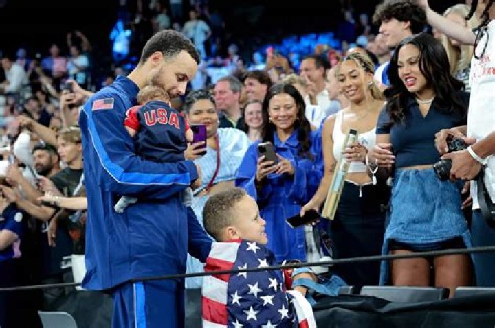 Ayesha & Steph Curry Taking A Knee