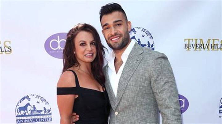 Britney Spears Wears No Wedding Ring Amid Sam Asghari Divorce: Photos