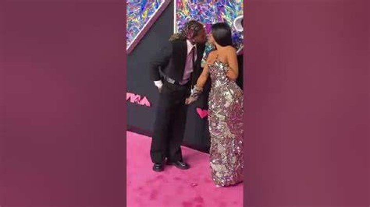 Cardi B & Offset Kissing at the BBMAs