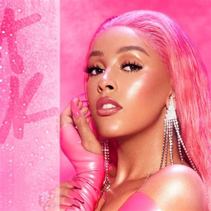 Doja Cat in pink