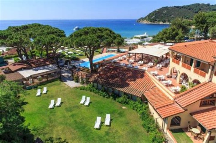 Elba, ITALY - *EXCLUSIVE* - Sir Rod Stewart, 77, and wife Penny Lancaster, 51, enjoy the Tuscan Sun while vacationing on Elba Island. Rod has been enjoying his vacation with wife of 15 years, Penny and their son. Rod still very much a gentleman, was seen extending his hand to Penny to help her as she climbed up the ladder after a dip in the sea. On Monday the superstar shared a family photo with 7 of his 8 children. The Downtown Train singer was spotted relaxing while enjoying a day aboard the St. David on the Mediterranean. The super yacht comes with every luxury amenity including fully equipped gym, jacquzzi, and tons of toys at the ready including wave runners, sea bobs, wakeboards, kayaks and of course an large inflatable raft which Rod seemed to enjoy quite a bit! Pictured: Rod Stewart, Penny Lancaster BACKGRID USA 4 AUGUST 2022 USA: +1 310 798 9111 / UK: +44 208 344 2007 / *UK Clients - Pictures Containing Children Please Pixelate Face Prior To Publication*