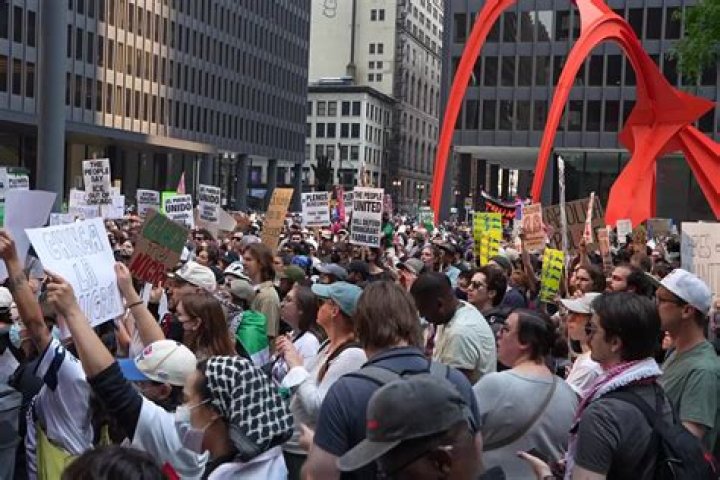 Ellen Pompeo With Other Protesters