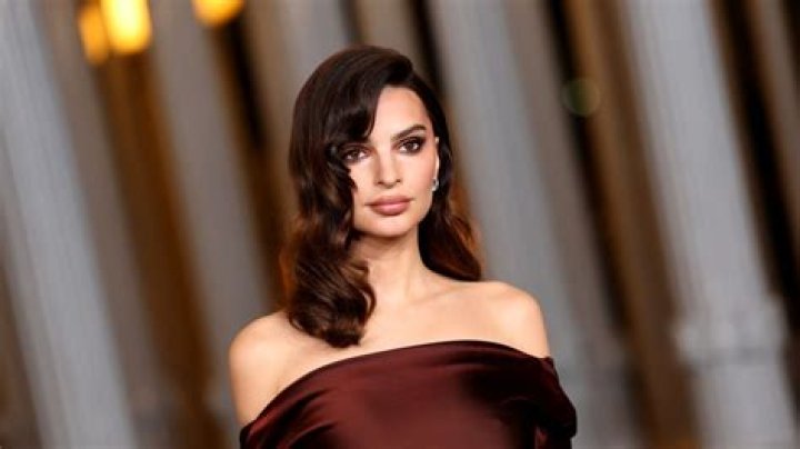 Emily Ratajkowski show off her new red hair wearing a tight green dress and strappy high heels with a mesh bag leaving Sony Studios in New York City Pictured: Emily Ratajkowski Ref: SPL9333252 190723 NON-EXCLUSIVE Picture by: Christopher Peterson / SplashNews.com Splash News and Pictures USA: 310-525-5808 UK: 020 8126 1009 World Rights