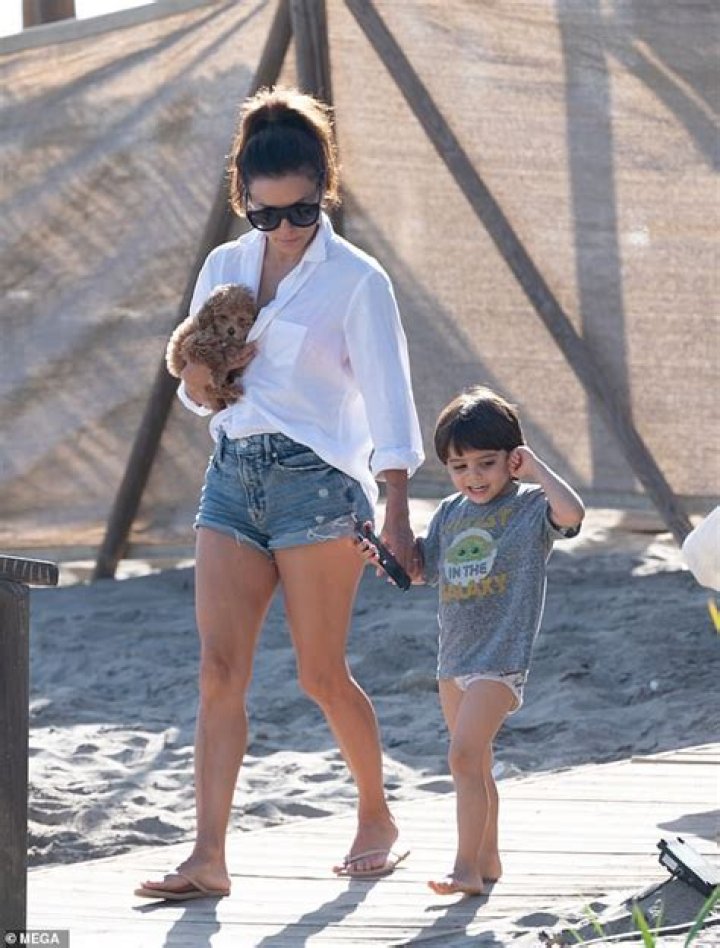Eva Longoria hits the beach with her husband Jos&eacute; Bast&oacute;n and their 4 year old son Santiago Enrique Bast&oacute;n while on vacation in Marbella, Spain **SPECIAL INSTRUCTIONS*** Please pixelate children's faces before publication.***. 15 Oct 2022 Pictured: Eva Longoria hits the beach with Jos&eacute; Bast&oacute;n and their 4 year old son Santiago Enrique Bast&oacute;n while on vacation in Marbella, Spain. Photo credit: MEGA TheMegaAgency.com +1 888 505 6342 (Mega Agency TagID: MEGA907858_004.jpg) [Photo via Mega Agency]