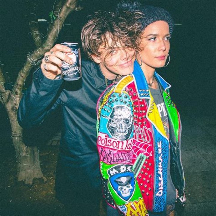 Halsey & Yungblud Providing First-Aid To A Protester