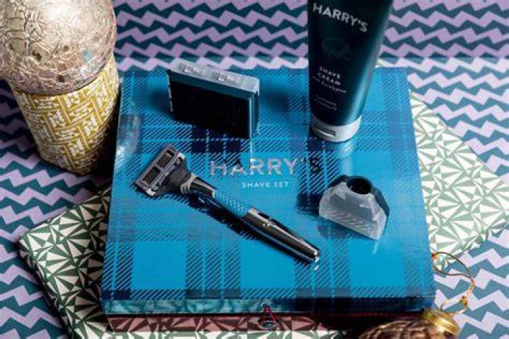 Harrys Winter Winston Deluxe Gift with Razor Stand ($25.00, Harry&rsquo;s)