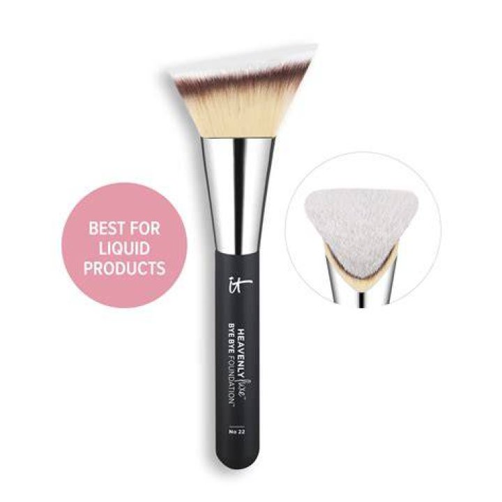 IT Cosmetics brush