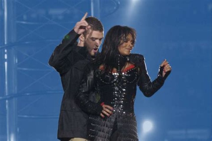 Janet Jackson, right, presents Mary J. Blige with the Icon Award at the Billboard Music Awards, at the MGM Grand Garden Arena in Las Vegas 2022 Billboard Music Awards - Show, Las Vegas, United States - 15 May 2022