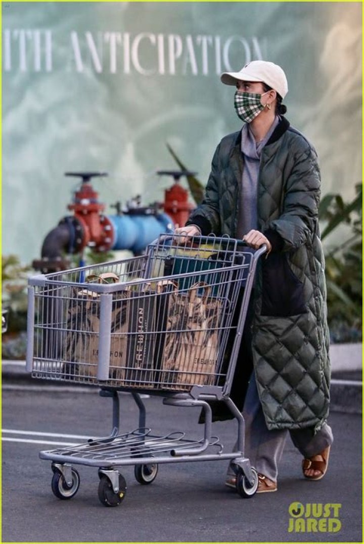 Katy Perry Grocery Shopping