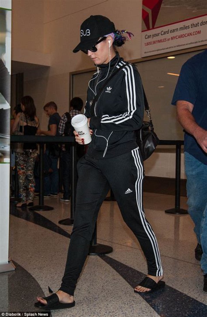 Katy Perry Keeps It Casual