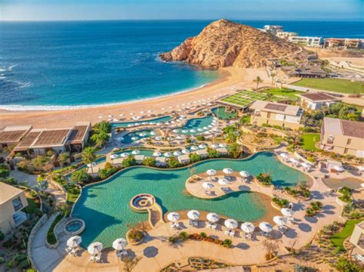 Los Cabos, MEXICO - *EXCLUSIVE* - Kate Beckinsale, 46, flaunts her bombshell bikini body as she enjoys idyllic beach getaway in Los Cabos, Mexico. The actress sported a stunning chocolate colored two piece and was seen holding a copy of Gary Janetti's "Do you mind if I cancel?'' Shot on 12/01/19. Pictured: Kate Beckinsale BACKGRID USA 2 DECEMBER 2019 BYLINE MUST READ: HEM / BACKGRID USA: +1 310 798 9111 / UK: +44 208 344 2007 / *UK Clients - Pictures Containing Children Please Pixelate Face Prior To Publication*