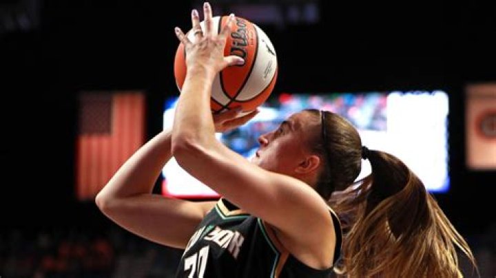 Sabrina Ionescu Makes A Shot