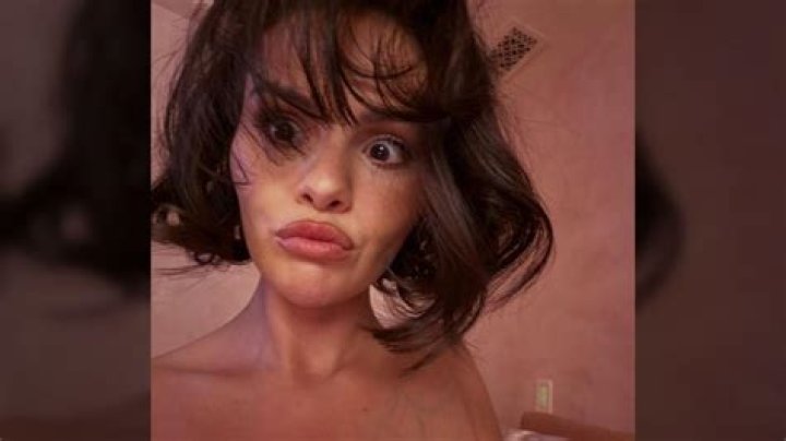 selena gomez posing topless